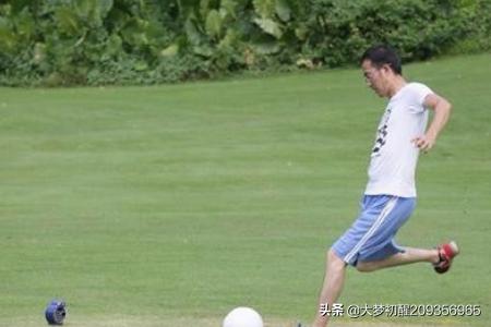 足球怎么踢高球