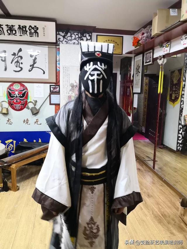 变脸是我国哪种戏曲的表演方式 变脸是我国哪个表演戏剧的绝活打一戏剧流派-第4张图片-Game优搜