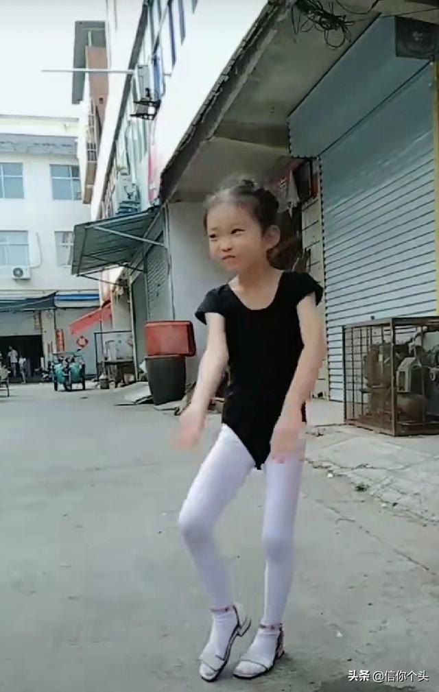 春天打底裤颜色如何搭配(图4)