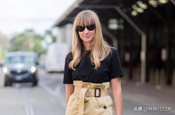 黑色裤子如何搭配短袖女(图2)