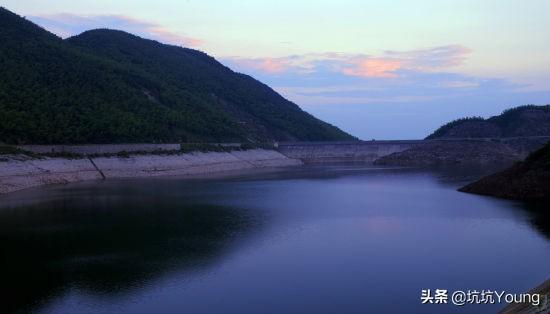 长沙中国足球福地< & >长沙中国足球福地纪念碑