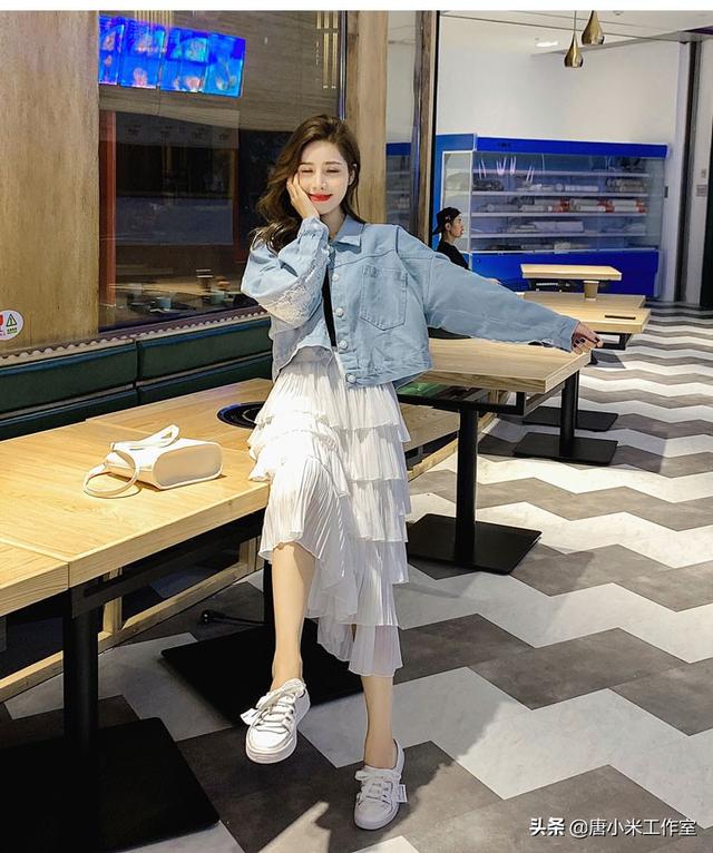 女士穿裙子如何搭配外套(图2)