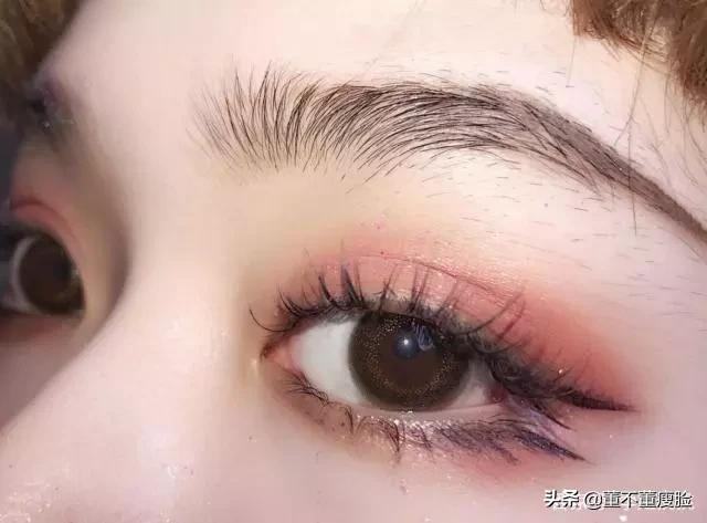 奇怪化妆技巧视频文案

