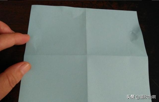 购买的折纸飞机怎么折的