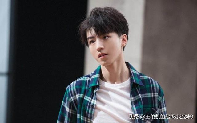 周杰伦王俊凯逛街，周杰伦王俊凯逛街视频