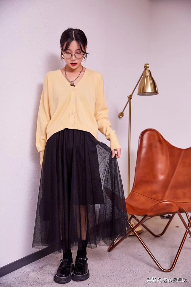 长皮裙如何搭配外套女士(图1)