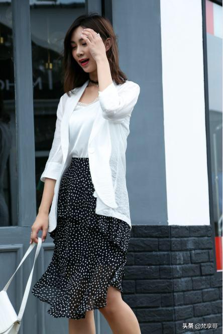 如何搭配黑上衣好看女生(图1)