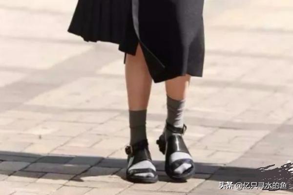 凉鞋和袜子如何搭配衣服(图3)