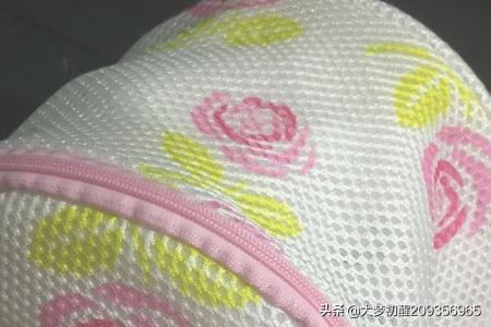 圆领棉外套如何搭配好看(图4)