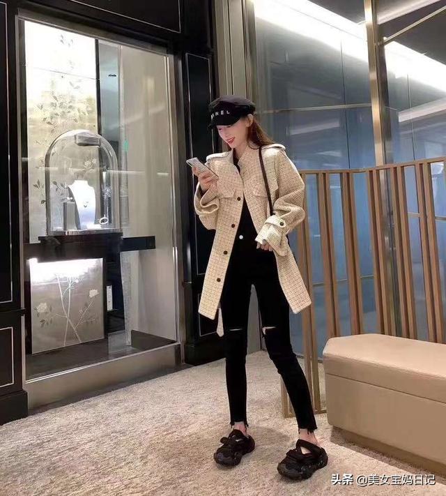 紧身黑外套如何搭配好看(图2)