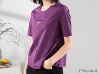 鲜紫色上衣如何搭配衣服(图1)