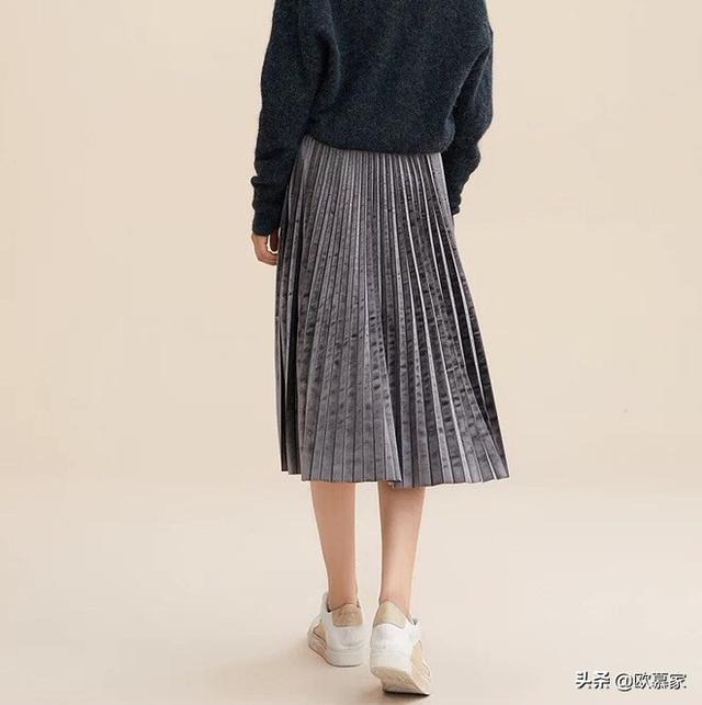最漂亮丝绒连衣裙搭配图(图8)