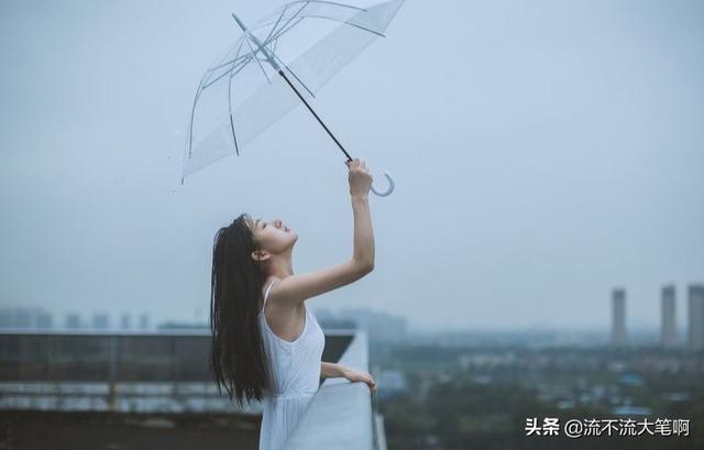 调侃流泪的句子_幽默带点伤感句子有哪些