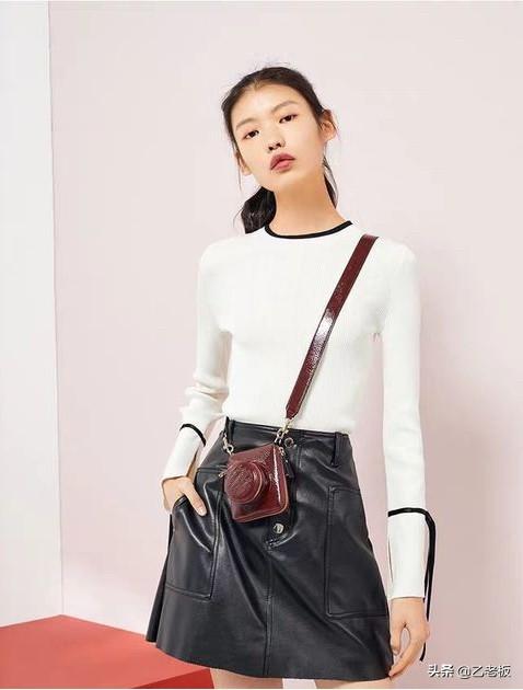 白色针织薄开衫如何搭配(图8)