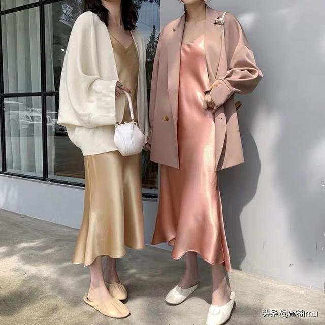 粉色无袖裙如何搭配好看