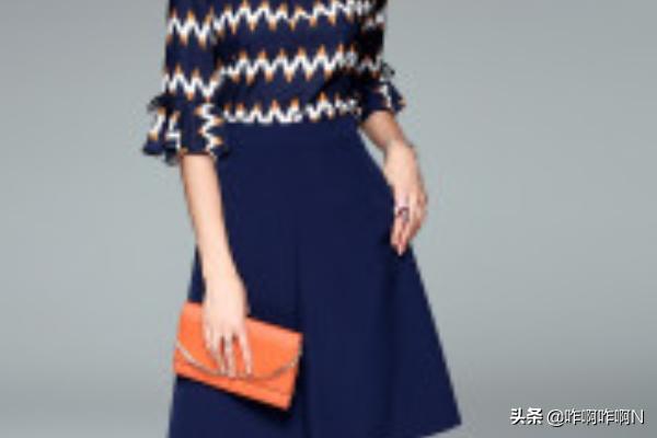 藏蓝色休闲套装如何搭配(图11)