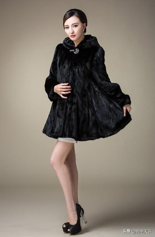 黑色水貂绒毛衣如何搭配(图8)
