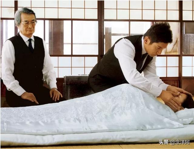 如何评价电影《入殓师》「90后女入殓师」