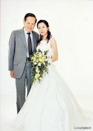 翁帆怎么解决(28嫁82，翁帆真的幸福吗？)