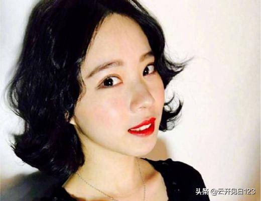 时尚短发发型图片女(2020短发减龄发型？)