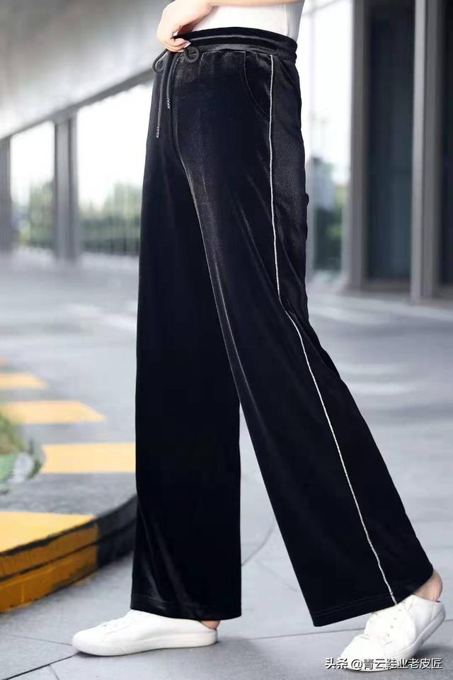 黑色的裤子怎么搭配衣服(图1)