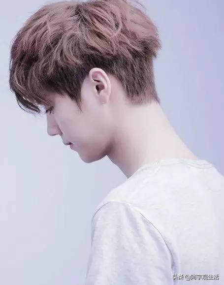 [最流行的短发发型]短发烫什么发型好看？