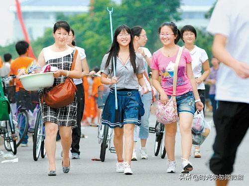 建议禁带电话表上学（大学可以带手机去学校吗？）