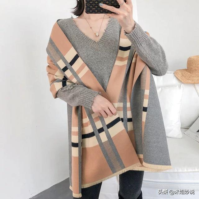 打底衫如何搭配丝巾好看(图4)