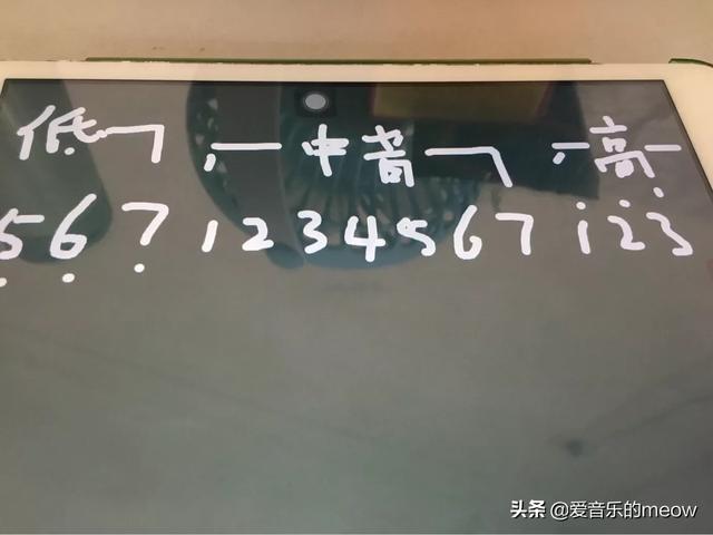 我想在家学唱京剧有什么最简单最好的办法吗？：学唱简谱