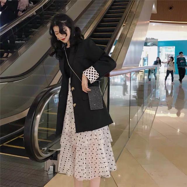 白色大波点衬衣如何搭配(图9)