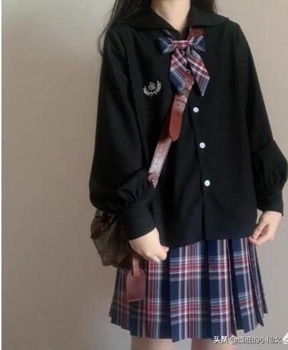 女士黑色衬衣怎么搭配(图5)