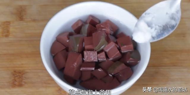 鸭血粉丝汤怎么做(图2)