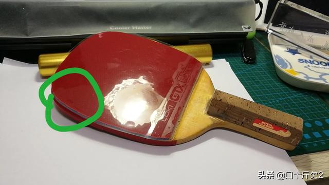 乒乓球发球如何发出强烈下旋的关键要点？