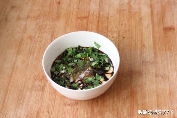 广东焖鸡的做法大全（广东水鱼焖鸡正宗做法？）