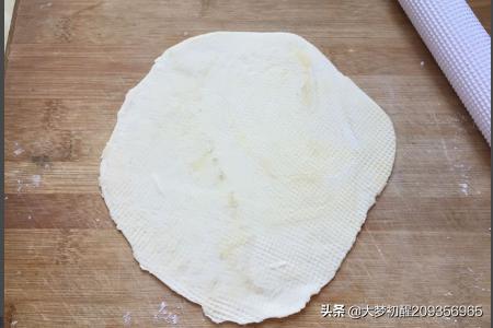 蛋挞皮做成一道菜的做法(图2)