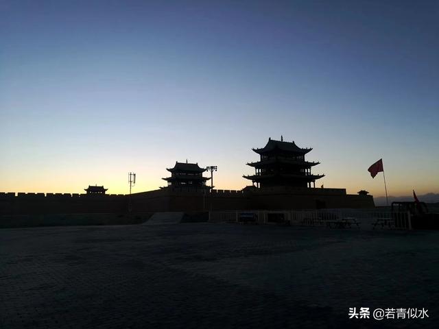 深秋甘肃旅游穿搭， 深秋甘肃旅游穿搭图片