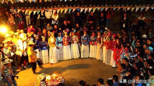 10月底适合去哪里旅行-10月份去云南旅游哪里景色比较好？