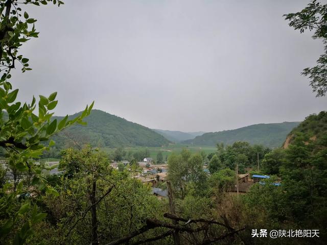 延安旅游必去景点瀑布(图2)