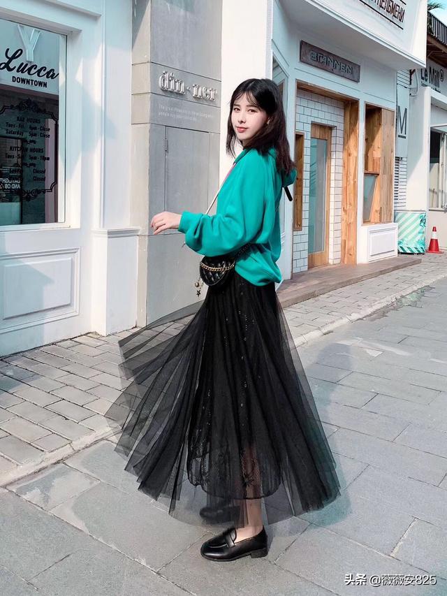 半截裙中长款怎么搭配(图3)