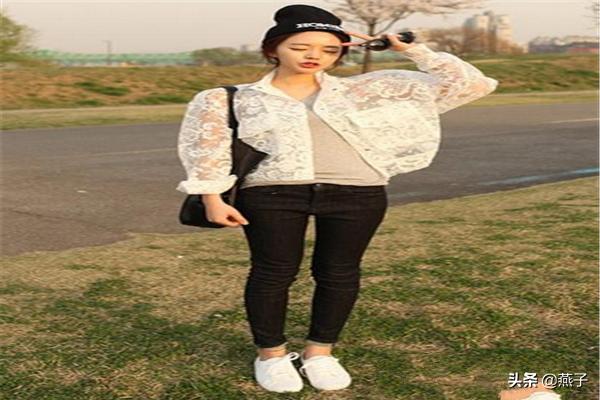 白鞋怎么搭配衣服图片(图1)