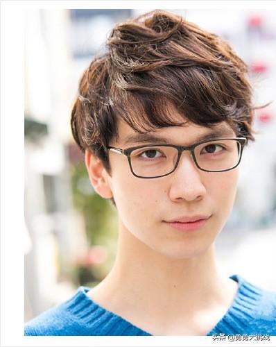 戴眼镜的帅哥戴眼镜的帅哥图片照片