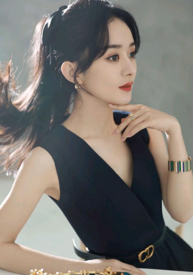 黑色国风连衣裙如何搭配(图4)