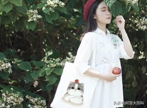 旅游穿搭包包搭配夏天， 旅游穿搭包包搭配夏天的衣服