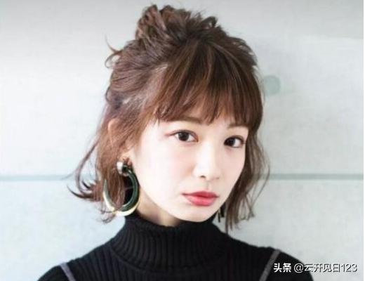 时尚短发发型图片女(2020短发减龄发型？)