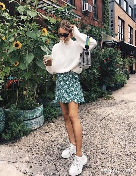 白色宽松毛衣如何搭配冬季(图6)