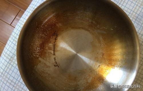 锅糊了怎么去除黑渍(图1)