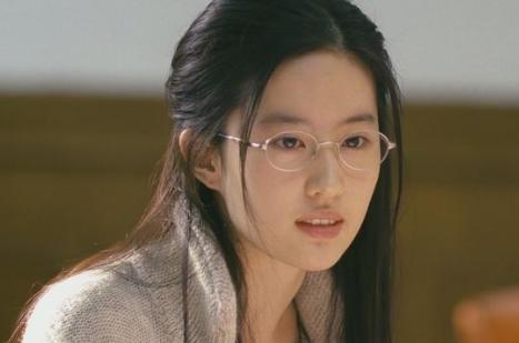  ,刘亦菲戴眼镜是什么电视？