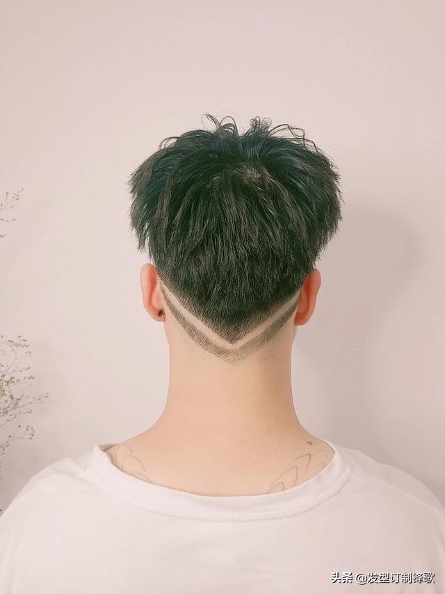 男孩子的发型(男孩子头发长点好还是短点好呢？)