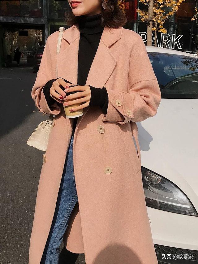 半高领粉色毛衣如何搭配(图7)