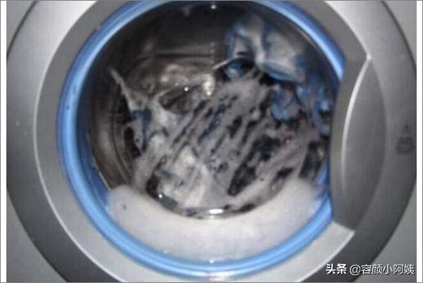 怎样清洗全自动滚筒洗衣机视频，怎样清洗全自动滚筒洗衣机漏水维修